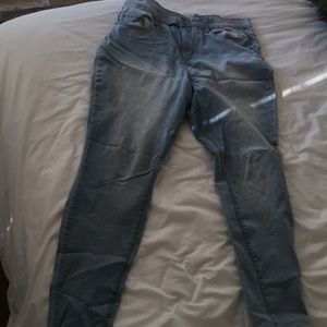 LIGHT WASH MUDD BRAND JEANS